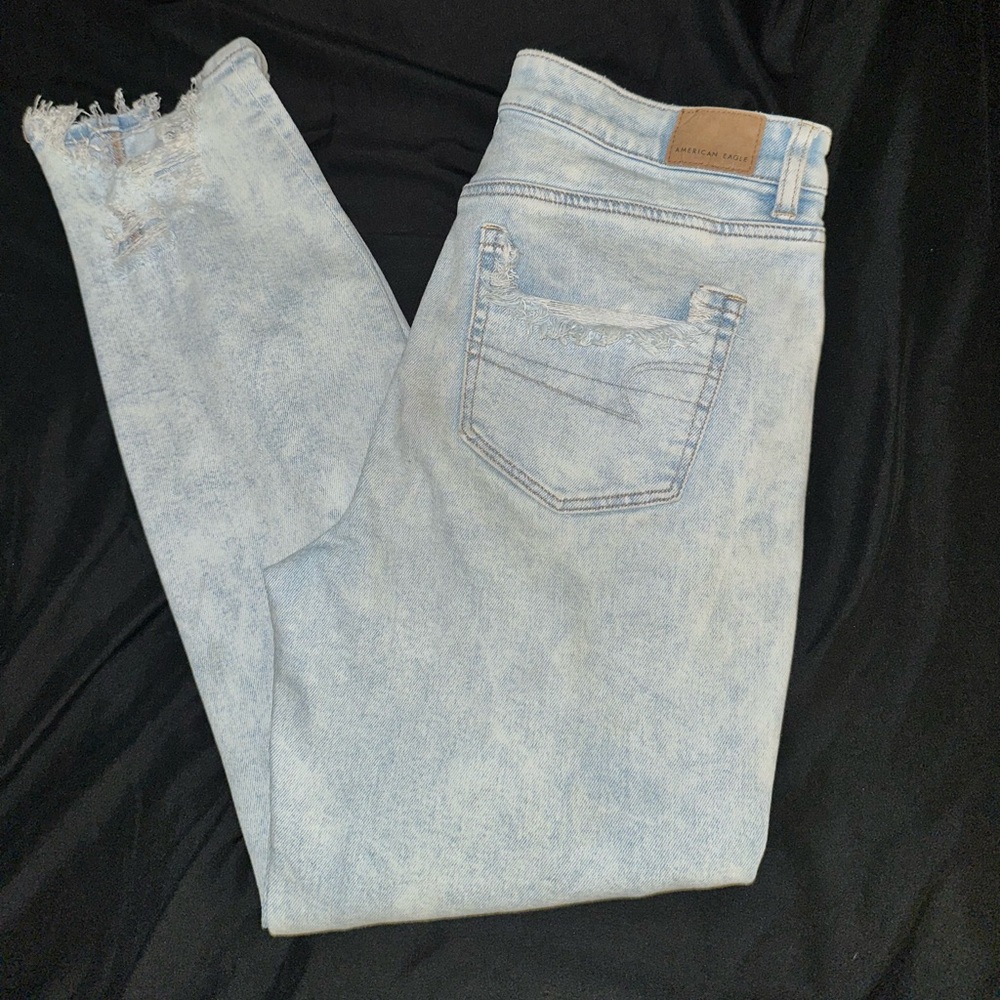 American Eagle Distressed Light Blue Women's Mom Jeans